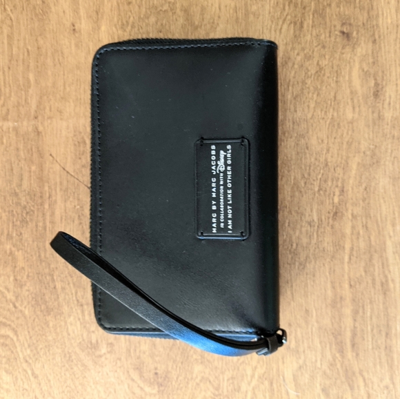 Marc Jacobs Disney Alice in Wonderland Wristlet - Picture 12 of 16